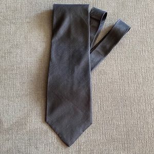 Solid black DKNY tie! Perfect for a black tie event